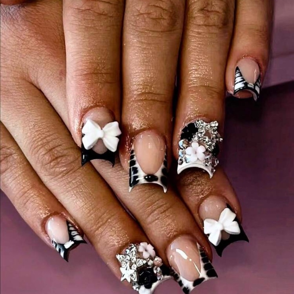 Elegant Black and White Nail Art